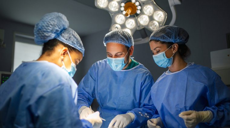 A team of surgeons is fighting for life, for a real operation, for real emotions. The intensive care team is fighting for the life of the patient. Saving life, the struggle for life